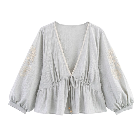 Elegante Damen Langarm Stickerei V-Ausschnitt Spitze Bluse Grau Strukturierte Schößchen Saum Top Mit Holzperlen Boho Stil Hemd