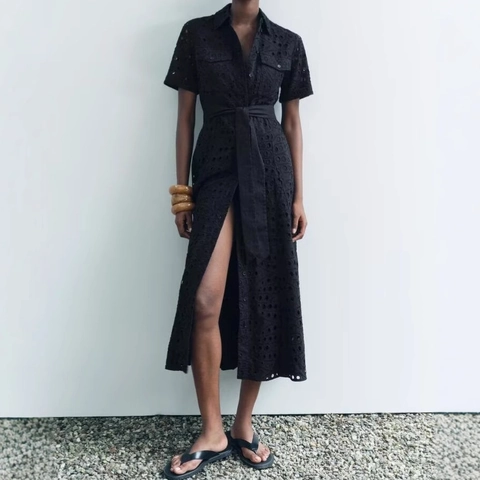 Damen Schwarz Lochstickerei Hemdblusenkleid Kurzarm Knopfleiste Revers A-Linie Midi Kleid Mit Gürtel Elegant Baumwollmix