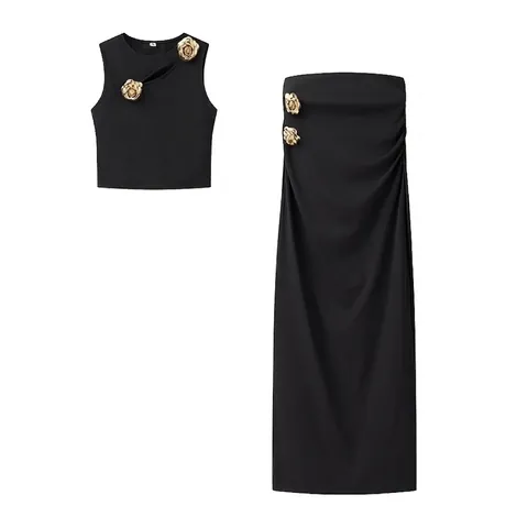 Damen Elegant Schwarz Ausschnitt Ärmellos Crop Top Und Gerafft Hohe Taille Lange Rock Mit Goldene Rose Metall Zubehör