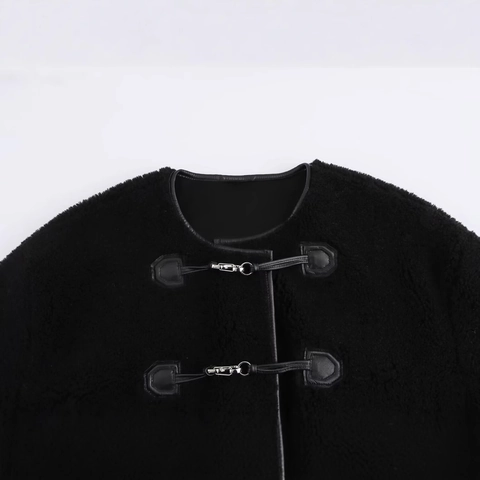 Chaqueta de Forro Polar de Piel Sintética Street Style para Mujer Cuello Redondo Negro Cierre de Gancho de Metal Borde de Cuero