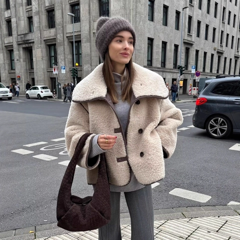 Women Casual Faux Lamb Wool Jacket Large Lapel Contrast Leather Piping Button Plush Coat Winter Warm Chic Beige Loose Outerwear