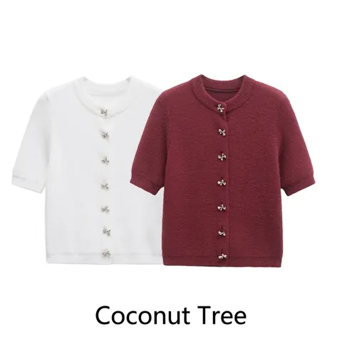 Gilet en Tricot Élégant et Doux pour Femmes Manches Courtes Col Rond Boutons Métalliques Nœud Pull Texture Pelucheuse