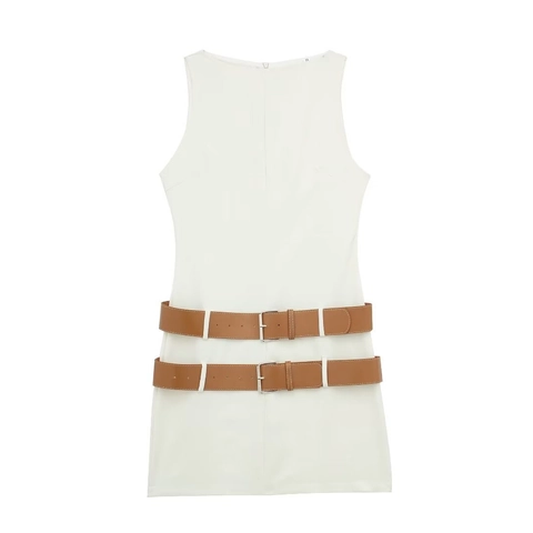 Robe Mini Moulante Sans Manches pour Femmes Avec Double Ceinture Boucle en Métal Col Rond Mode Été Streetwear Robe Courte