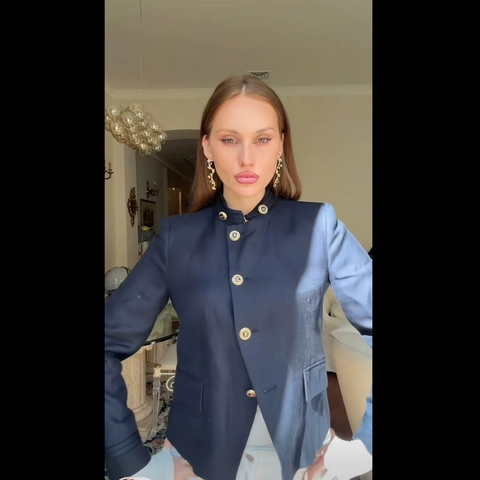 Giacca Blazer Donna Vestibilità Aderente Collo alla Coreana Blu Notte Bottoni Dorati a Rilievo Stile Militare Corta