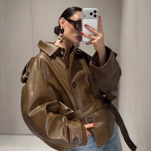 Dames Mode Diepbruin Kunstleer Kort Trenchjack Double Breasted met Riem Chic Streetwear Dameskleding