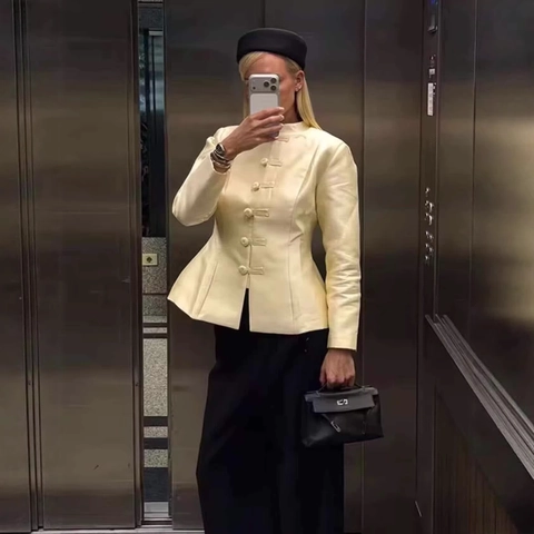 Chaqueta de Estilo Chino Moderno con Cuello Mandarín y Botones de Rana Elegante Cintura de Peplum Ajuste Estrecho Textura de Satén Ropa de Abrigo de Manga Larga para Mujer