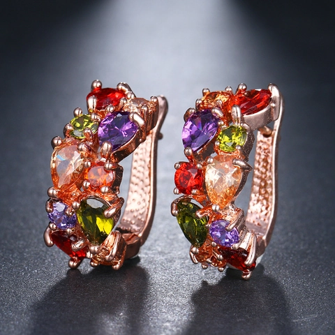 Boucles D'oreilles Huggie Hoop En Cuivre Élégantes Avec Zircone Cubique Colorée En Forme De Poire Bijoux De Luxe Pour Femmes