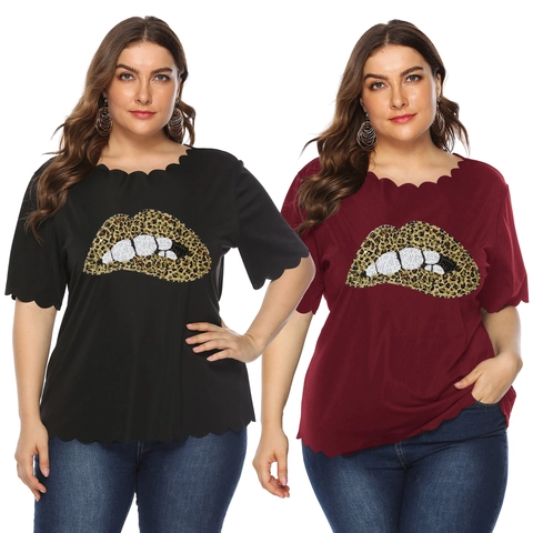 Maglietta da Donna Taglie Forti con Stampa Labbra Leopardate Girocollo Manica Corta Bordo a Festoncino Top in Misto Cotone