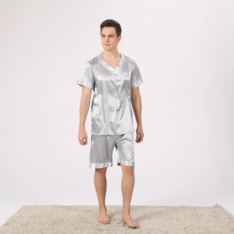 Ensemble de Pyjama en Satin pour Hommes Haut à Manches Courtes Col en V et Short Gris Argenté Motif Losange Géométrique Loungewear