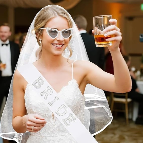 Bride To Be Hochzeitsfeier Set Weiß Satin Schultergurt Strass Künstliche Perle Schleier Herz Sonnenbrille Braut Junggesellinnenabschied Zubehör Für Damen