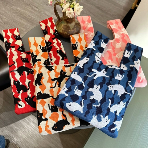 Niche Design Gebreide Polstas Vrouwen Kattenpatroon Draagzak Modieuze Knooptas Polyester Casual Shopping Zakje Cadeau