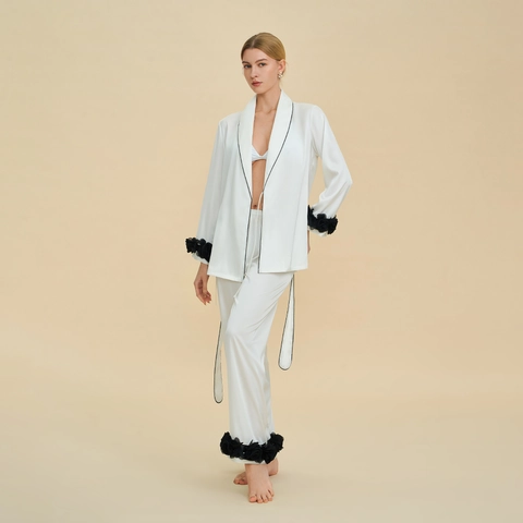 Dames Satijnen Pyjamaset Contrastpijping Lange Mouw Wikkeltop En Lange Broek Met 3D Bloemmanchetten Elegante Loungewear