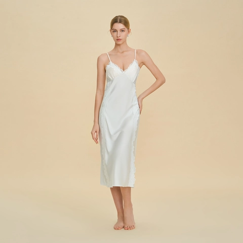 Elegante Dames Satijn Nachthemd Franse V-Hals Kant Afwerking Spaghettibandjes Midi Lengte Slaapkleding Comfortabele Loungewear