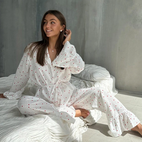 Pijama de Algodón para Mujer Estampado de Corazón Swiss Dot Top de Manga Larga y Pantalones Dobladillo con Volantes Lounge Wear