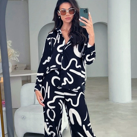 Set Pigiama Donna con Stampa Astratta Camicia a Maniche Lunghe con Bottoni e Pantaloni a Gamba Larga Set Relax in Satin