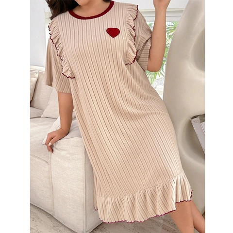 Camicia da Notte Taglie Forti in Maglia a Costine con Patch a Cuore e Volant Manica Corta Loungewear in Misto Cotone