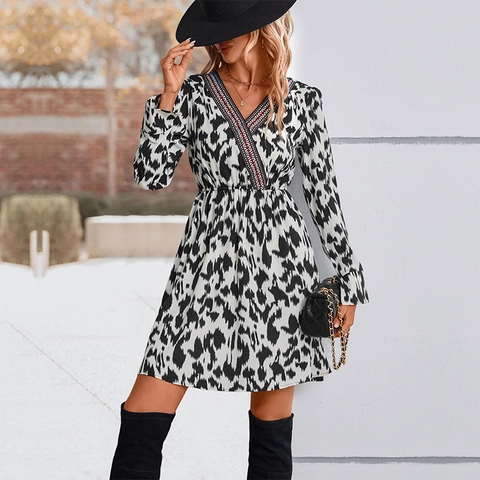 Elegante Dames Mini Jurk met V-hals en Lange Mouwen Abstracte Luipaardprint Etnisch Geborduurde Rand A-lijn Jurk Polyester