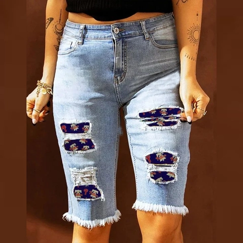 Pantaloncini di Jeans Strappati da Donna Blu Chiaro Bordo a Taglio Vivo Misto Cotone Lunghezza Media Vita Media Estate Casual