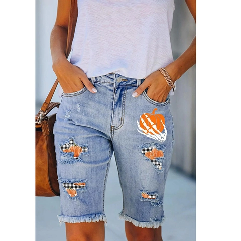 Pantaloncini di Jeans da Donna per Halloween Bermuda Strappati con Stampa Zucca e Mano di Scheletro Blu Chiaro Orlo a Vivo