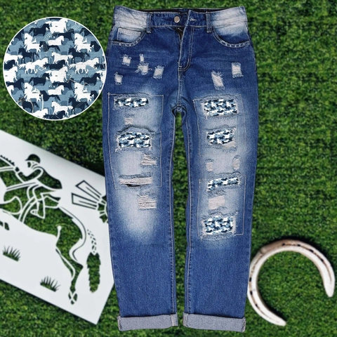 Jean Déchiré Délavé Vintage pour Femmes Avec Patchs Imprimé Cheval Camouflage Jambe Droite Pantalon en Denim Usé Style Équestre Décontracté