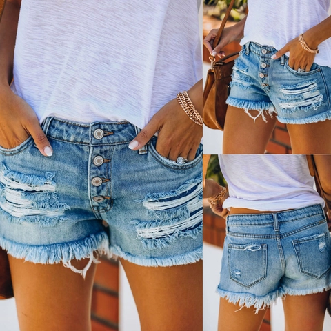Pantaloncini di Jeans Distressed da Donna Blu Chiaro Lavati Strappati Con Bordo a Taglio Vivo e Chiusura a Più Bottoni Estate