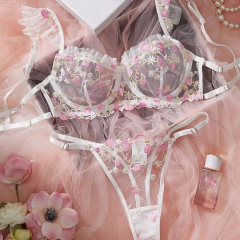 Aardbei Bloem Borduurwerk Mesh Beugelbeha En G-String Set Ruches Verstelbare Bandjes Zoete Dames Lingerie Lingerieset
