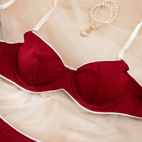Lingerie Femme Sexy Style Français Nervuré Rouge Vin Soutien-Gorge Et Culotte Bordure Dentelle Blanche Armatures Push Up Polyester