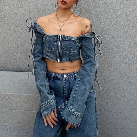 Set Donna in Denim a Due Pezzi Spalle Scoperte Con Crop Top a Maniche Lunghe e Pantaloni a Gamba Larga Blu Lavato Y2K