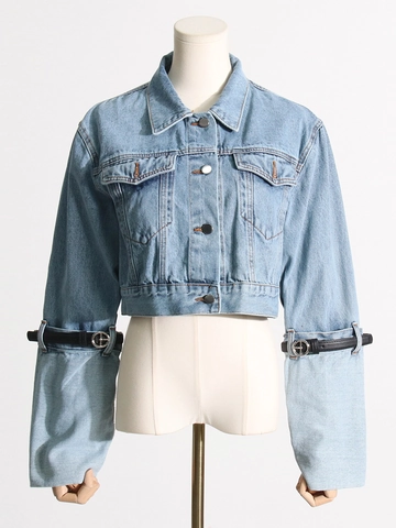 Damen Kurz Geschnittene Denimjacke Gewaschenes Hellblau Jeanmantel Mit Schwarzem Ledergürtel Manschettendetail Revers Outerwear