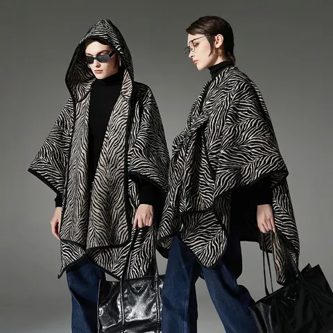 Poncho con Cappuccio Donna Motivo Zebra Scialle in Maglia alla Moda Con Bordo in Ecopelliccia Calda Giacca Cardigan Aperta Davanti