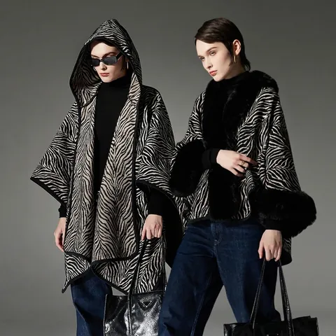 Poncho con Cappuccio Donna Motivo Zebra Scialle in Maglia alla Moda Con Bordo in Ecopelliccia Calda Giacca Cardigan Aperta Davanti