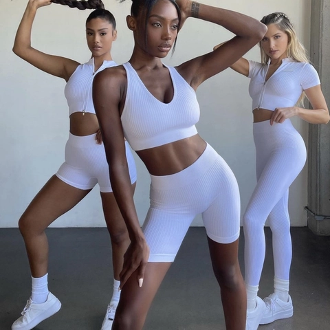Ribbed Seamless Yoga Workout Outfit Breathable Nylon Blend Racerback Crop Top And High Waist Biker Shorts For Women Fitness