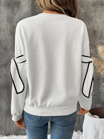 Women's Casual Round Neck Sweatshirt Contrast Bow Sleeve Design Pullover Loose Long Sleeve Fall Top For Daily Comfort