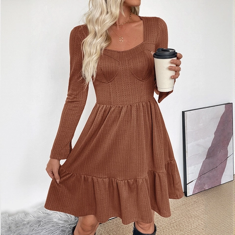 Damen Elegant Eckiger Ausschnitt Langarm Minikleid Gerippte Textur Hohe Taille Gestufter Rüschensaum Strickkleid Kaffeebraun
