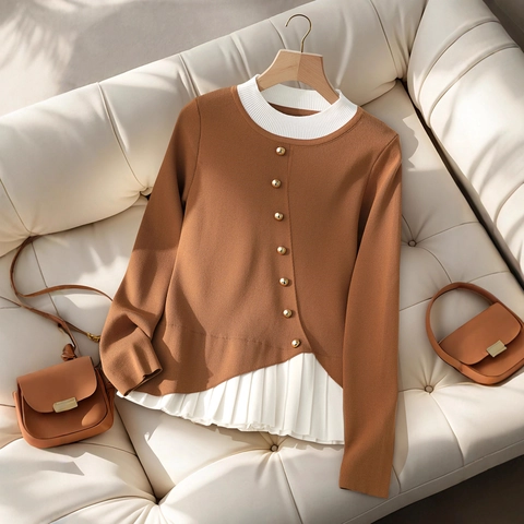 Pull en Maille Faux Superposé pour Femmes Manches Longues Boutons Dorés Patchwork Pull à Côtes Coupe Ajustée Ourlet Plissé