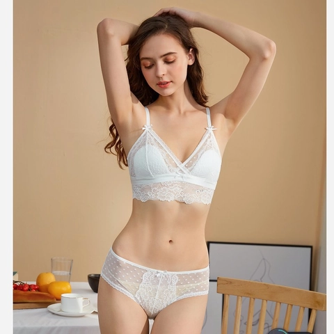 Lingerie Reggiseno e Slip in Pizzo Vintage Francese Senza Ferretto Coppa a Triangolo Sottile Ricamo Floreale per Donna