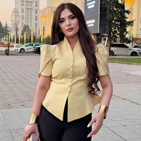 Damen Elegant V-Ausschnitt Puffärmel Hemd Einfarbig Slim Fit Schößchen Saum Büro Dame Sommer Kurzarm Bluse