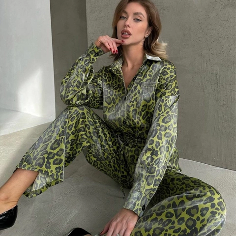 Damen Leopardenmuster Satin Zwei Teiler Set Langarm Hemd Mit Knopfleiste Und Weite Hose Lässig Mode Pendeln Outfits