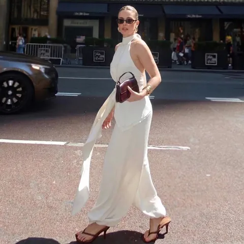 Completo Due Pezzi da Donna Elegante Top con Scollo all'Americana Irregolare e Pantaloni a Gamba Larga Bianco Tinta Unita