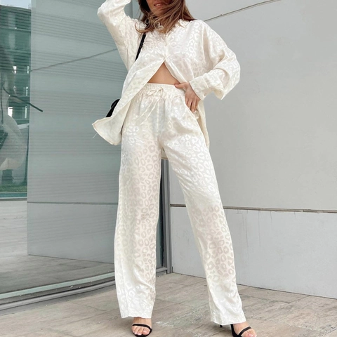 Conjunto de Camisa de Satén con Estampado de Leopardo y Pantalones de Pierna Ancha para Mujer Dos Piezas Casual Manga Larga