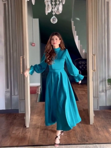 Elegante Dames Pauwblauw Satijnen Maxi-jurk Opstaande Kraag Lantaarnmouw Ruffle Manchet A-Lijn Avondjurk