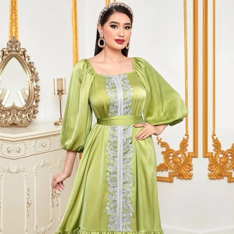 Damen Elegantes Satin Grünes Kaftan Maxi Kleid Silberne Blumenstickerei Puffärmel Rüschensaum Party Langes Kleid