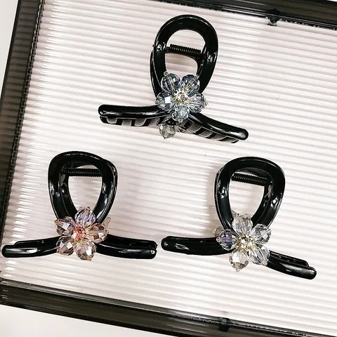 Korean Style Artificial Crystal Flower Hair Claw Clip For Women Elegant Black Glossy Resin Medium Shark Clip Floral Hair Accessory Party