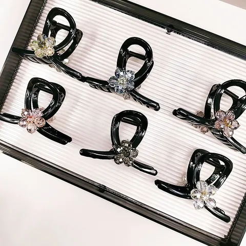 Korean Style Artificial Crystal Flower Hair Claw Clip For Women Elegant Black Glossy Resin Medium Shark Clip Floral Hair Accessory Party