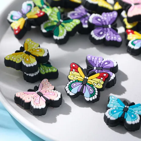 Cuentas de Mariposa de PVC Suave para Hacer Joyas DIY Amuletos para Zapatos Accesorios de Decoración de Colgantes de Bolso para Niños y Mujeres