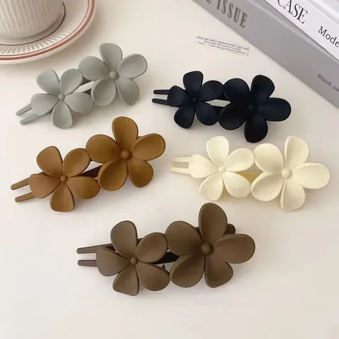 Elegante Gematteerde Bloem Haarspeld Dubbele Bloesem Eendensnavel Clip Voor Vrouwen Matte Hars Haaraccessoires Antislip Styling Tool