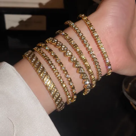 Bracelet Jonc en Acier Inoxydable Zirconia Cœur pour Femmes Luxe Léger Plaqué Or Géométrique Bijoux de Poignet Tendance Cadeau