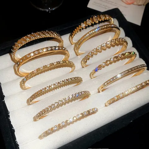 Bracelet Jonc en Acier Inoxydable Zirconia Cœur pour Femmes Luxe Léger Plaqué Or Géométrique Bijoux de Poignet Tendance Cadeau
