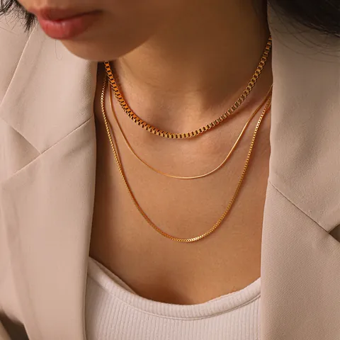 Collier Triple Rang en Acier Inoxydable Plaqué Or Minimaliste pour Femme Mode Chaîne Serpent Géométrique Bijoux Cadeau