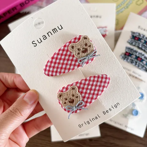 Süße Kinder Stoff Stickerei Haarklammern Blumen Gingham Bär Apfel Muster Snap Clips Mädchen Haarschmuck